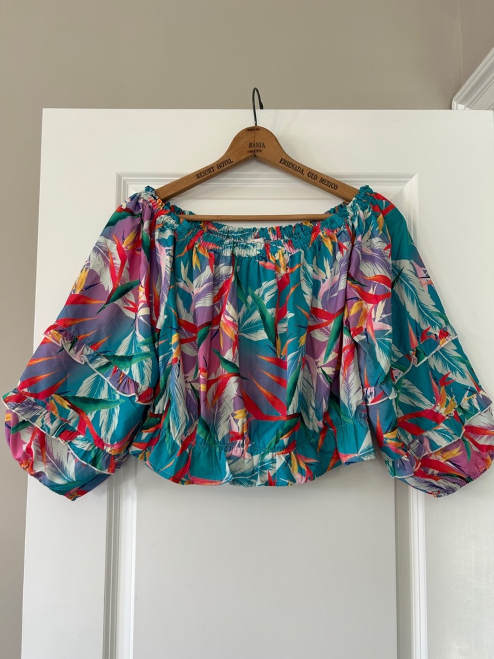Rachel Zoe Bird of Paradise Print Off-Shoulder Crop Top Sz L w MEASUREMENTS
